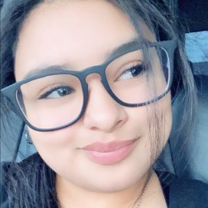 Meet your Posher, Laura